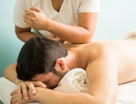 Thai massage to relieve muscle tension